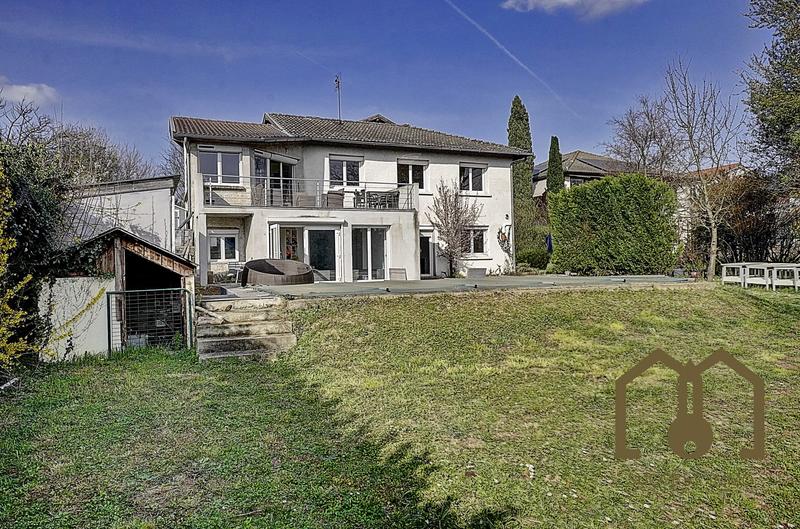 Maison traditionnelle - 200 m² - 8 pièces