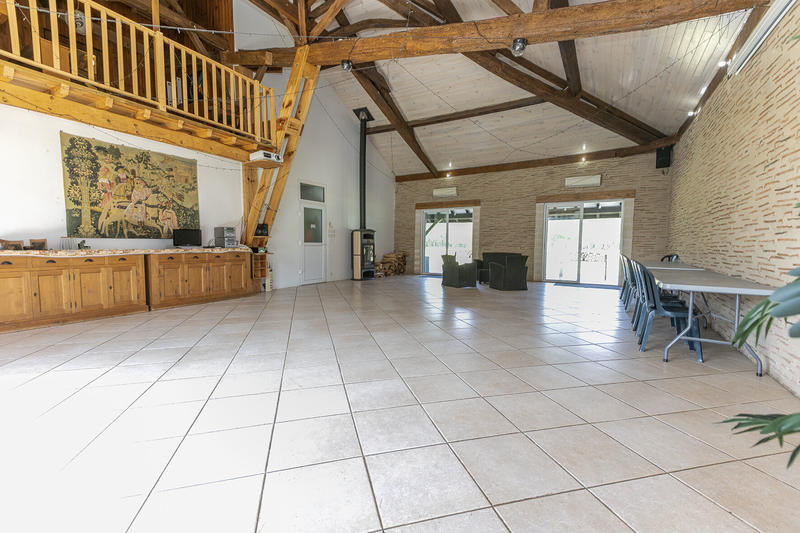 Maison - 587 m² - 16 pièces