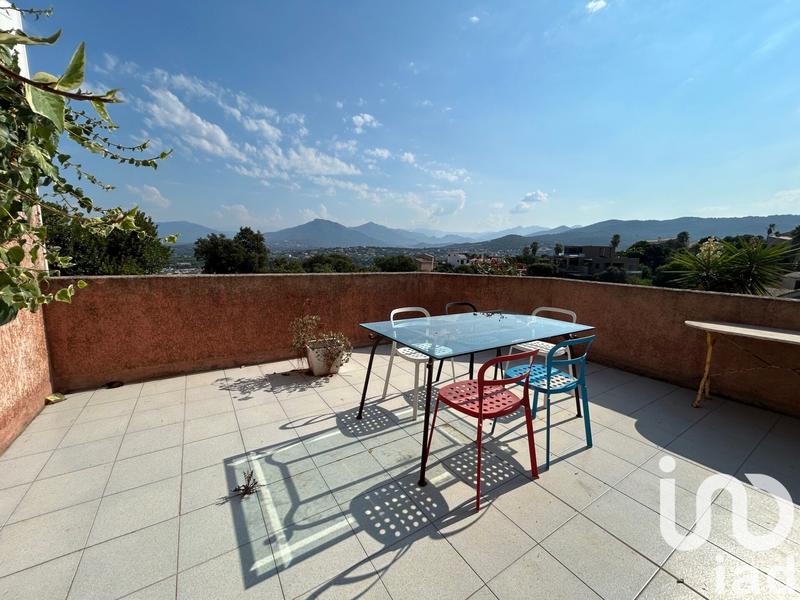 Maison - 74 m² - 4 pièces