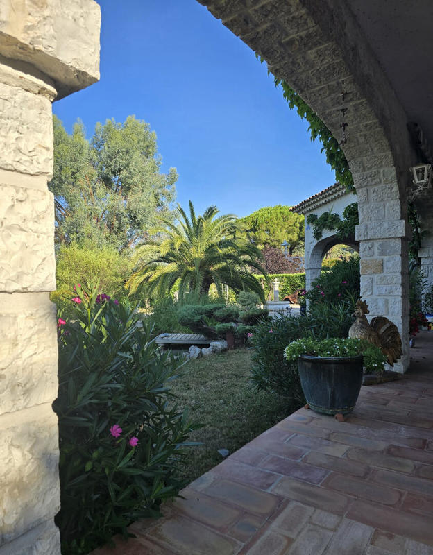 Villa - 300 m² - 10 pièces