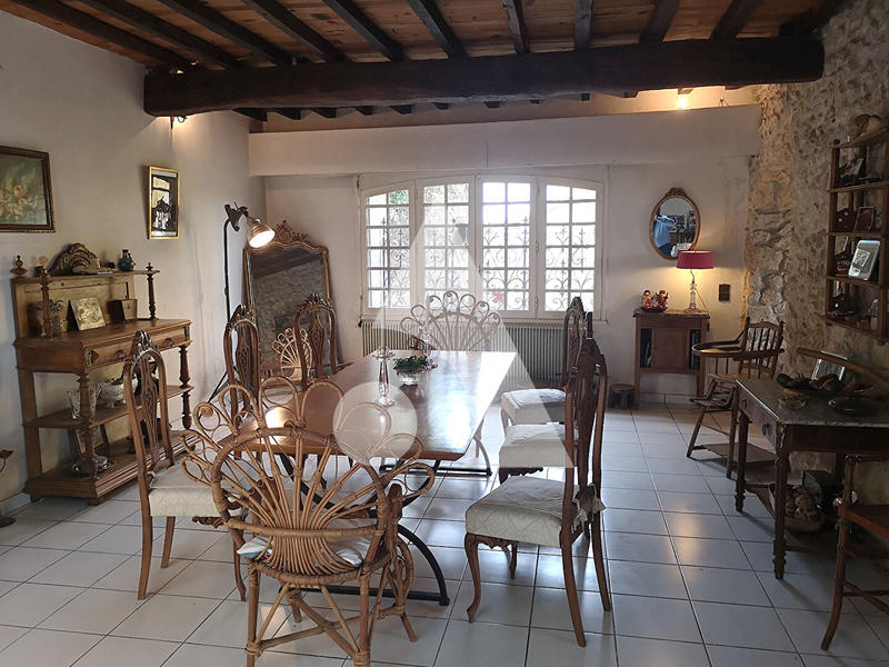 Maison - 260 m² - 7 pièces