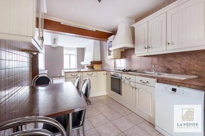 Maison - 240 m² - 8 pièces