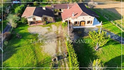 Propriété - 324 m² - 10 pièces