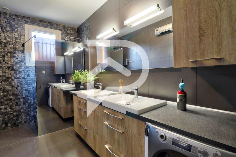 Appartement - 99 m² - 4 pièces