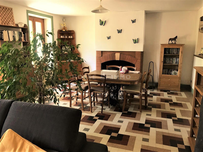 Maison - 250 m² - 7 pièces