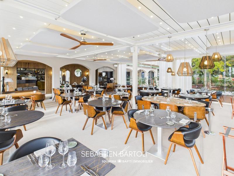 Local commercial - 219 m²