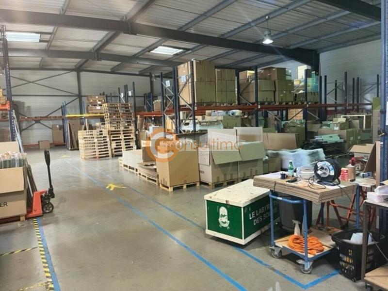 Local d'activité / Entrepôt - 1 700 m²