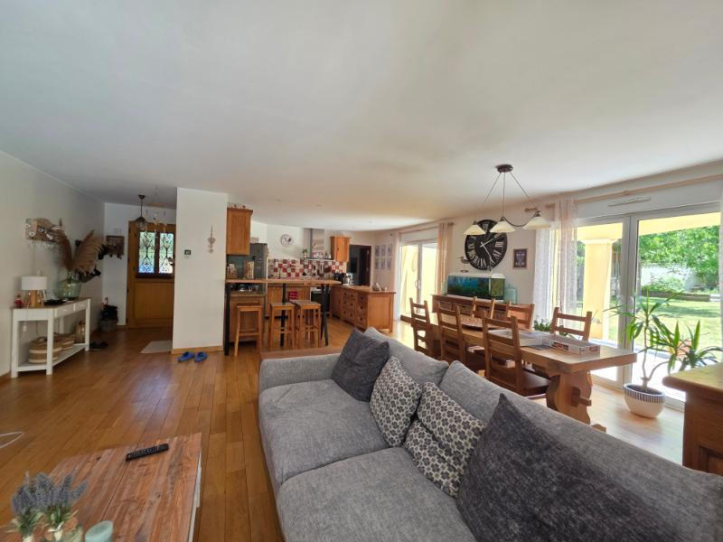 Maison - 215 m² - 9 pièces