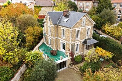 Maison bourgeoise - 234 m² - 8 pièces