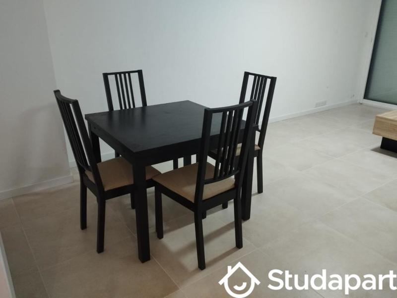 Chambre - 12 m² - 1 pièce