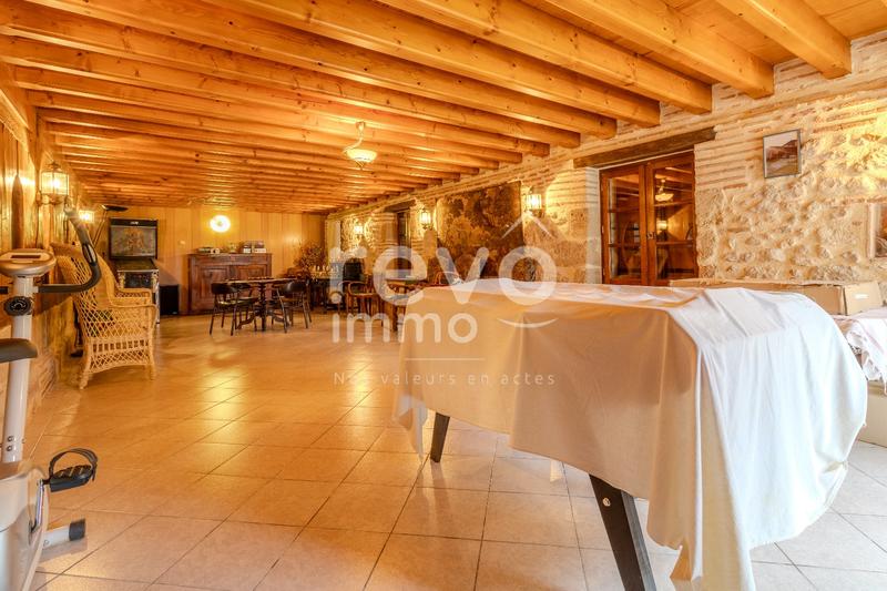 Maison - 478 m² - 12 pièces