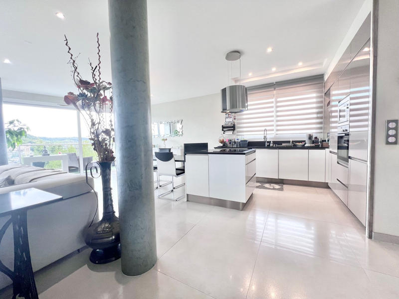 Propriété - 190 m² - 6 pièces