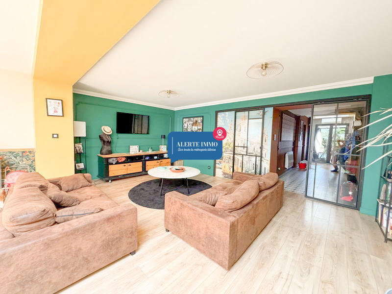 Maison - 243 m² - 7 pièces