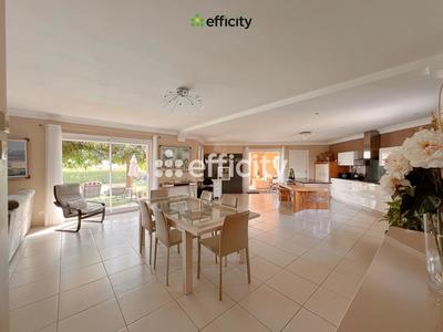 Maison - 170 m² - 5 pièces