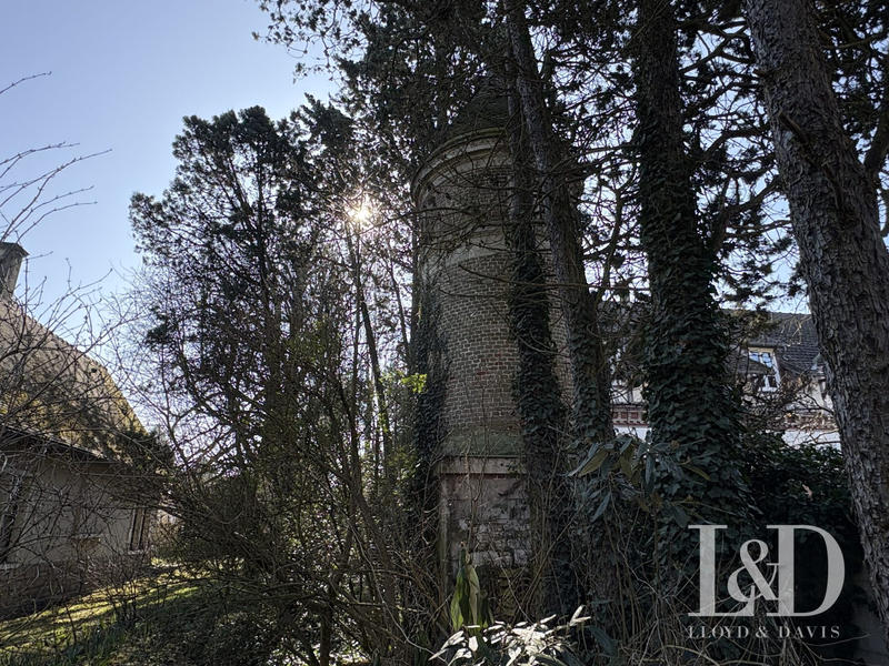 Maison traditionnelle - 280 m² - 10 pièces