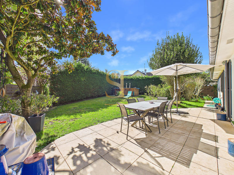 Maison - 200 m² - 8 pièces