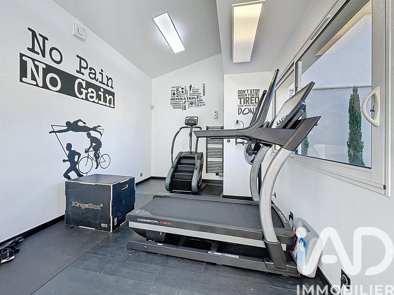 Maison - 260 m² - 8 pièces