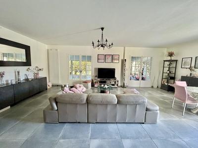 Maison - 205 m² - 5 pièces