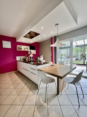 Maison traditionnelle - 221 m² - 7 pièces