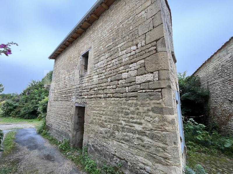 Maison en pierre - 72 m² - 2 pièces