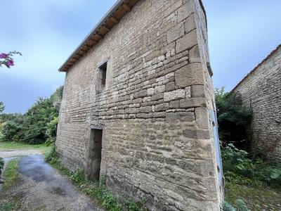 Maison en pierre - 72 m² - 2 pièces