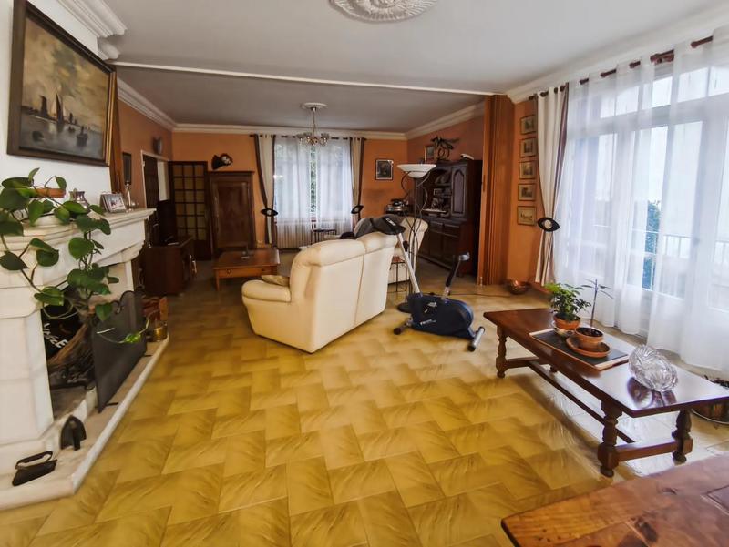 Maison - 237 m² - 10 pièces