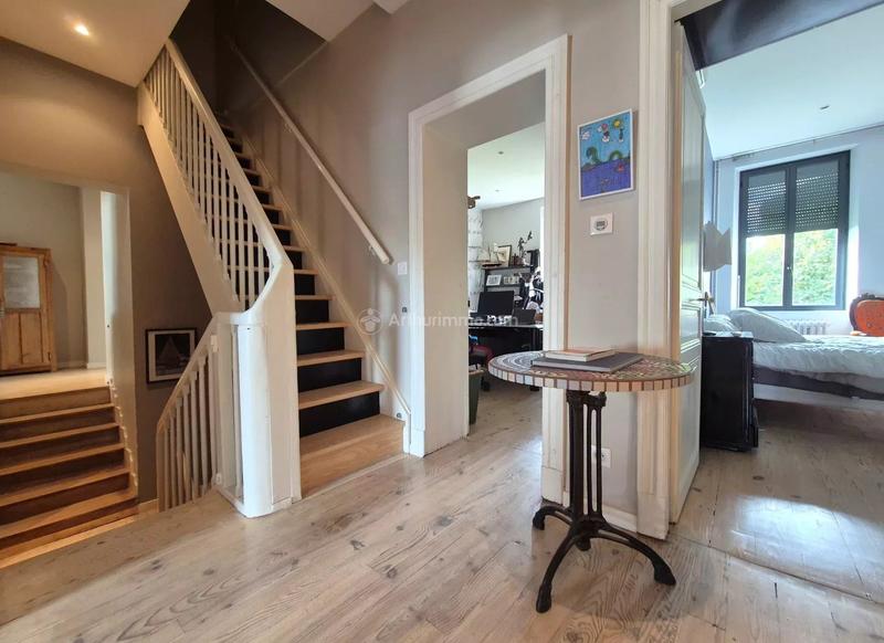 Maison - 267 m² - 9 pièces