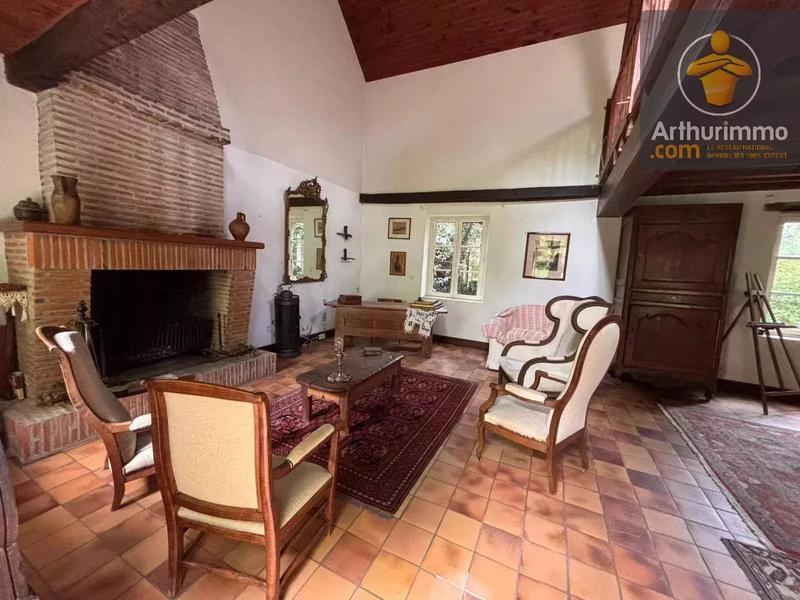 Maison - 280 m² - 11 pièces