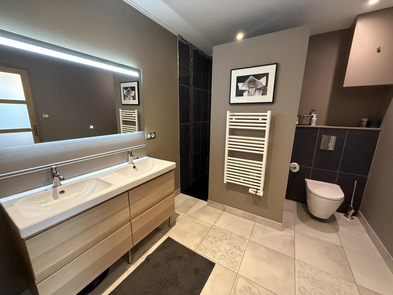 Maison - 180 m² - 9 pièces