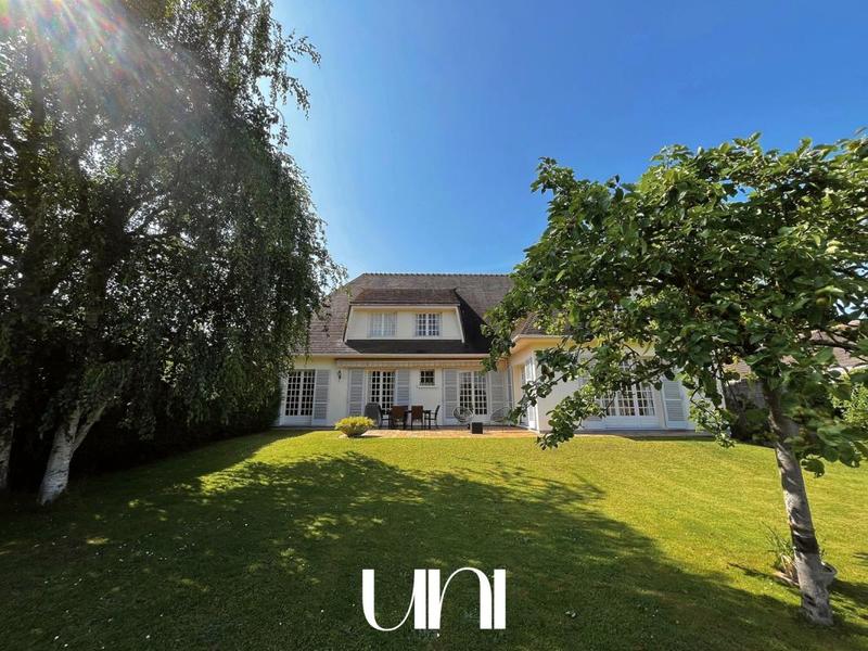 Maison - 270 m² - 8 pièces