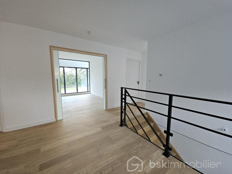 Maison - 280 m² - 8 pièces