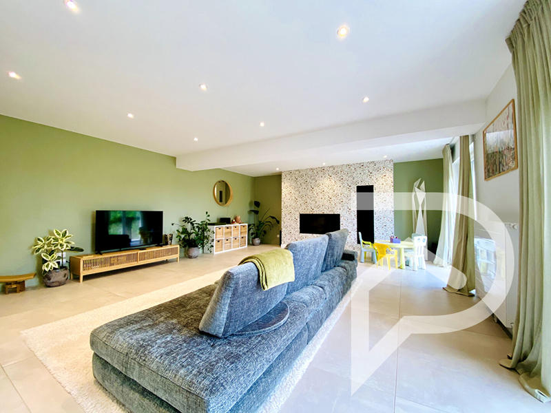 Maison - 205 m² - 8 pièces