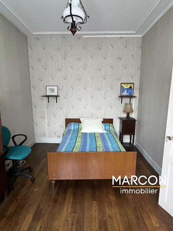 Maison - 230 m² - 10 pièces