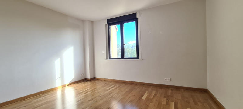 Maison - 175 m² - 9 pièces