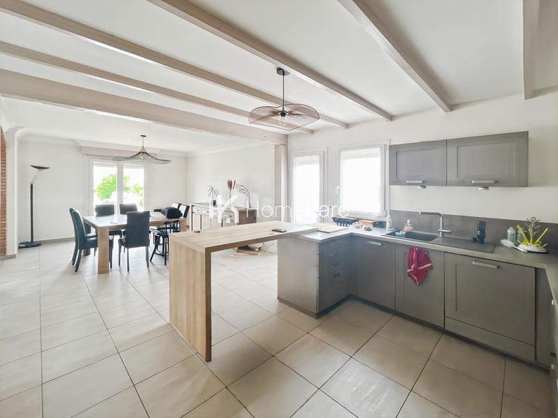 Maison - 200 m² - 8 pièces