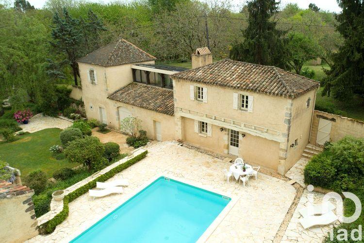 Maison - 305 m² - 10 pièces