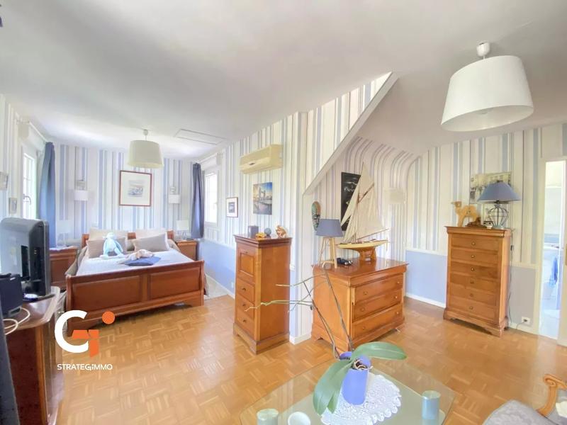 Propriété - 300 m² - 10 pièces