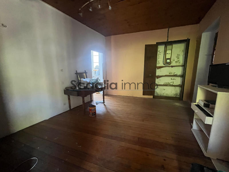 Maison - 250 m² - 8 pièces