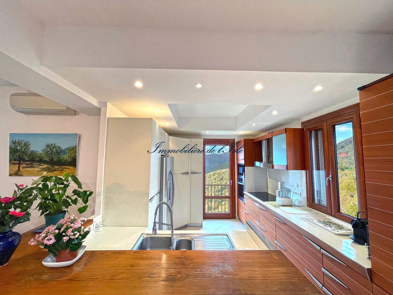 Maison - 327 m² - 11 pièces