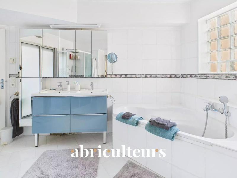 Appartement - 143 m² - 6 pièces