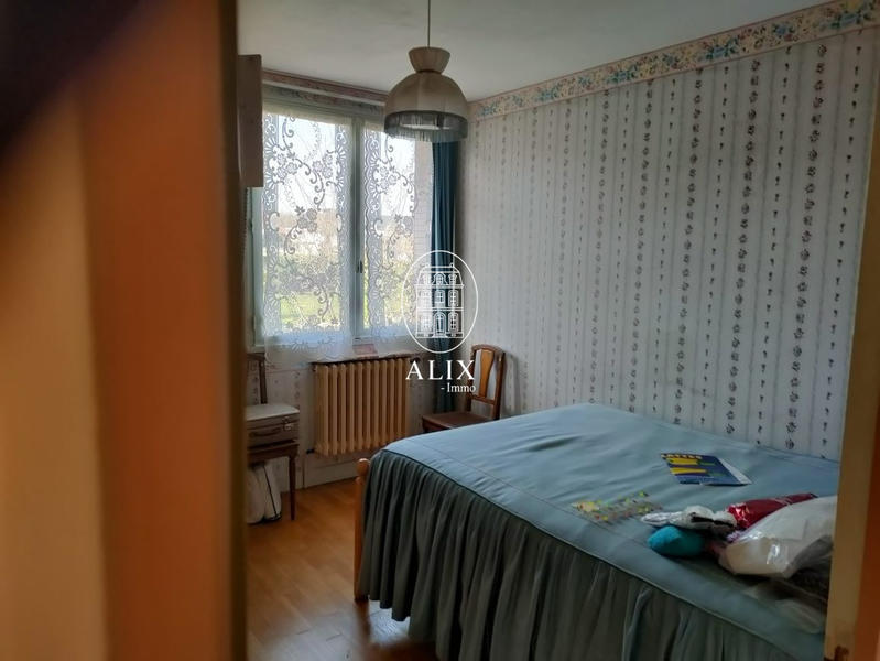 Maison traditionnelle - 75 m² - 6 pièces