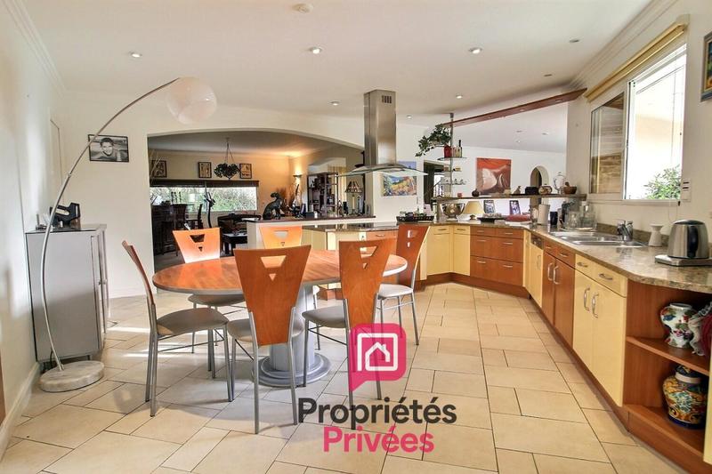 Maison - 350 m² - 8 pièces