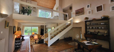 Maison - 237 m² - 8 pièces