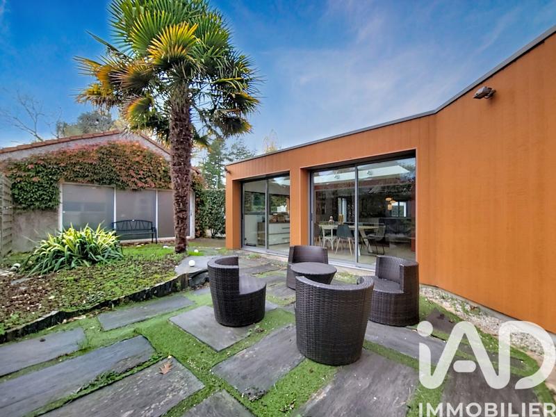 Maison - 216 m² - 6 pièces