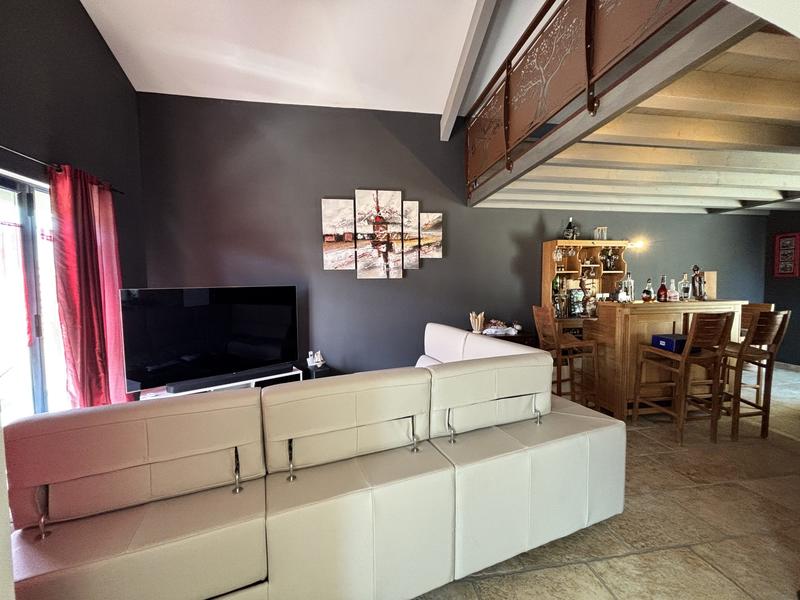 Maison traditionnelle - 260 m² - 9 pièces