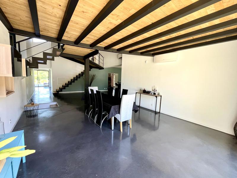 Maison - 650 m² - 20 pièces