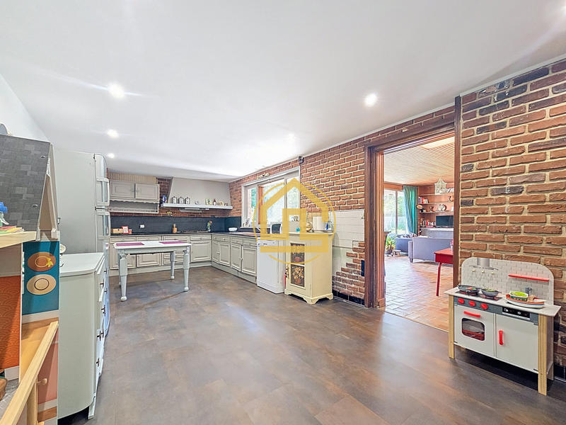 Maison - 212 m² - 7 pièces