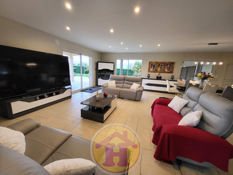 Maison - 208 m² - 5 pièces