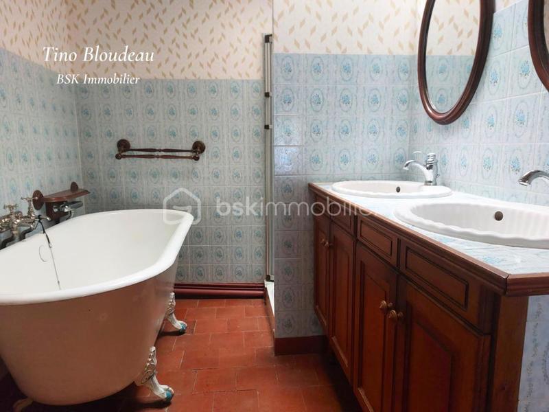 Demeure - 305 m² - 13 pièces