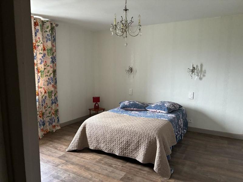 Demeure - 200 m² - 9 pièces